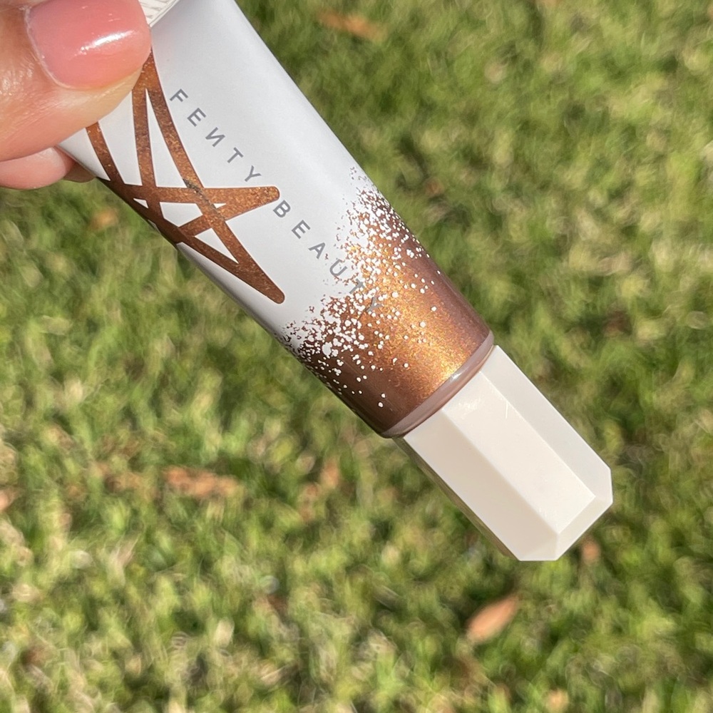 FENTY BEAUTY Killawatt Freestyle Highlighter In Butta Brownie - Picture 4 of 10
